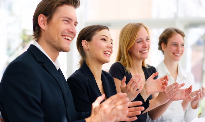 Khám phá bản thân qua cách đáp trả lời khen ngợi