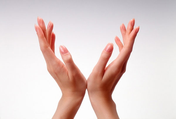 Xem khoảng cách giữa ngón tay biết ngay người cởi mở hay khép kín