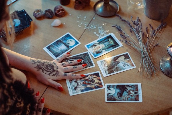 Bói bài Tarot: Tình huống nào sẽ đưa đẩy bạn tới nhân duyên của mình trong năm nay?