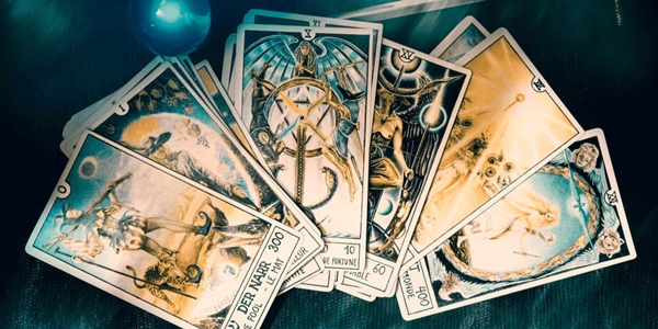 Tarot: Vì sao bạn cứ mãi giậm chân một chỗ, cuộc sống không 