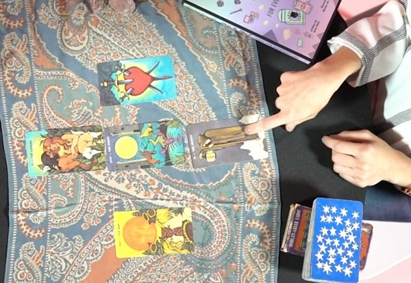 Bói bài Tarot: Tình cảm bạn thân khác giới dành cho bạn có đơn giản chỉ là tình bạn hay có ngụ ý khác?