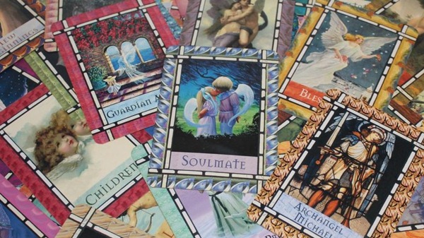 Bói bài Tarot: Chọn 1 lá bài để biết vận đào hoa của bạn sẽ xuất hiện ở đâu?