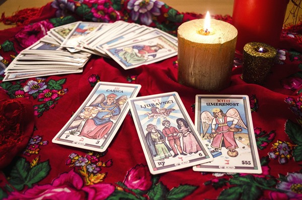 Bói bài Tarot: Nếu chung sống, tình cảm của bạn và người ấy có bị thay đổi?