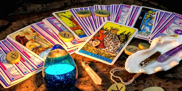 Bói bài Tarot: Điều gì đang kìm hãm bạn trong cuộc sống? Tại sao bạn chưa sống một cuộc đời như bạn muốn?