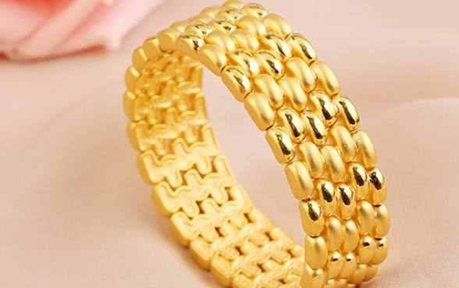 4 chiếc lắc tay vàng, bạn muốn mua chiếc nào nhất? Tìm hiểu xem bạn có phải là người phụ nữ giàu có không