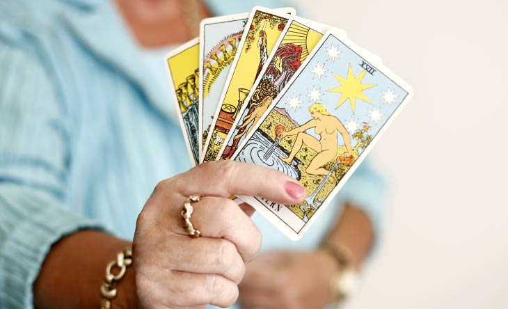 Rút một lá bài Tarot để khám phá vận may nào chuẩn bị ập đến cuộc sống của bạn trong tháng 5 này