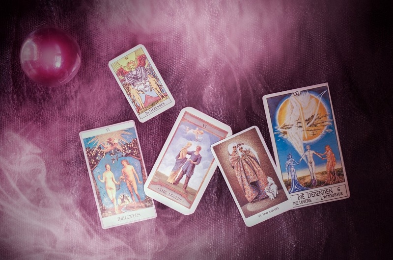 Bói bài Tarot: Liệu người yêu của bạn có sẵn sàng thay đổi việc làm vì bạn hay không?