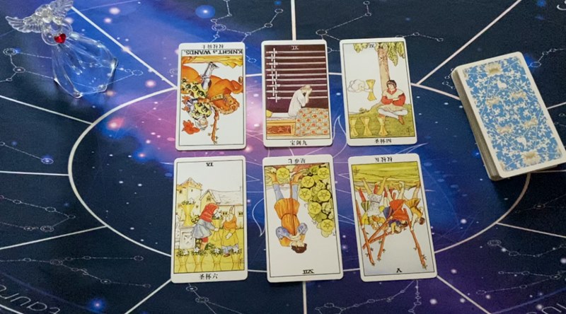 Chọn ngay một lá bài Tarot để khám phá vận mệnh của bạn trong tháng 8 tới đây