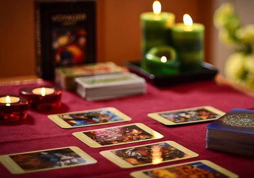 Chọn ngay một lá bài Tarot: Quý nhân nào sẽ xuất hiện giúp bạn xua tan xui xẻo trong tháng 7 âm lịch này?