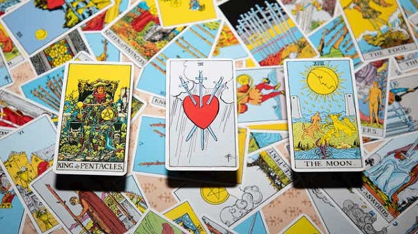 Chọn 1 lá bài Tarot để hiểu thêm bản thân mình bạn nhé!