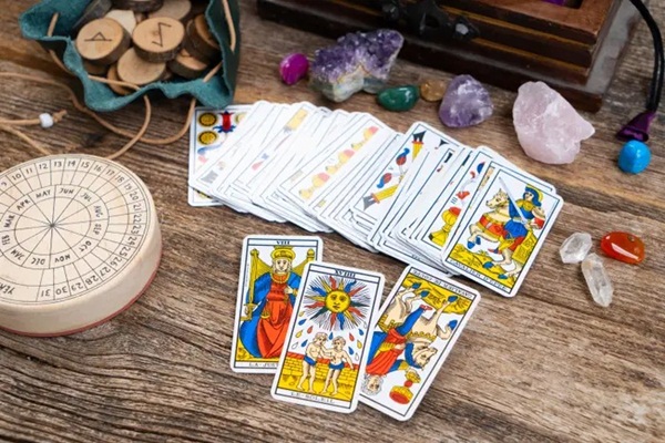 Chọn 1 lá bài Tarot để nhận lời khuyên đặc biệt giúp bạn có cuộc sống ngập tràn niềm vui