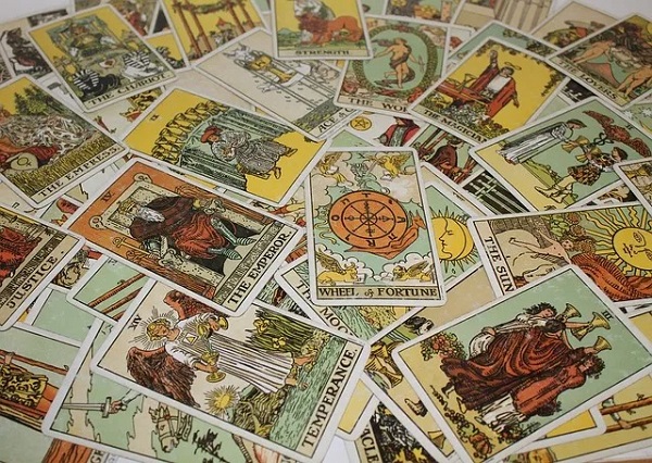 Chọn 1 lá bài Tarot để biết khi nào tình yêu đích thực của bạn sẽ xuất hiện