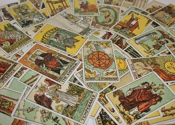 Chọn một lá bài Tarot để tìm thấy hạnh phúc trong cuộc sống hàng ngày