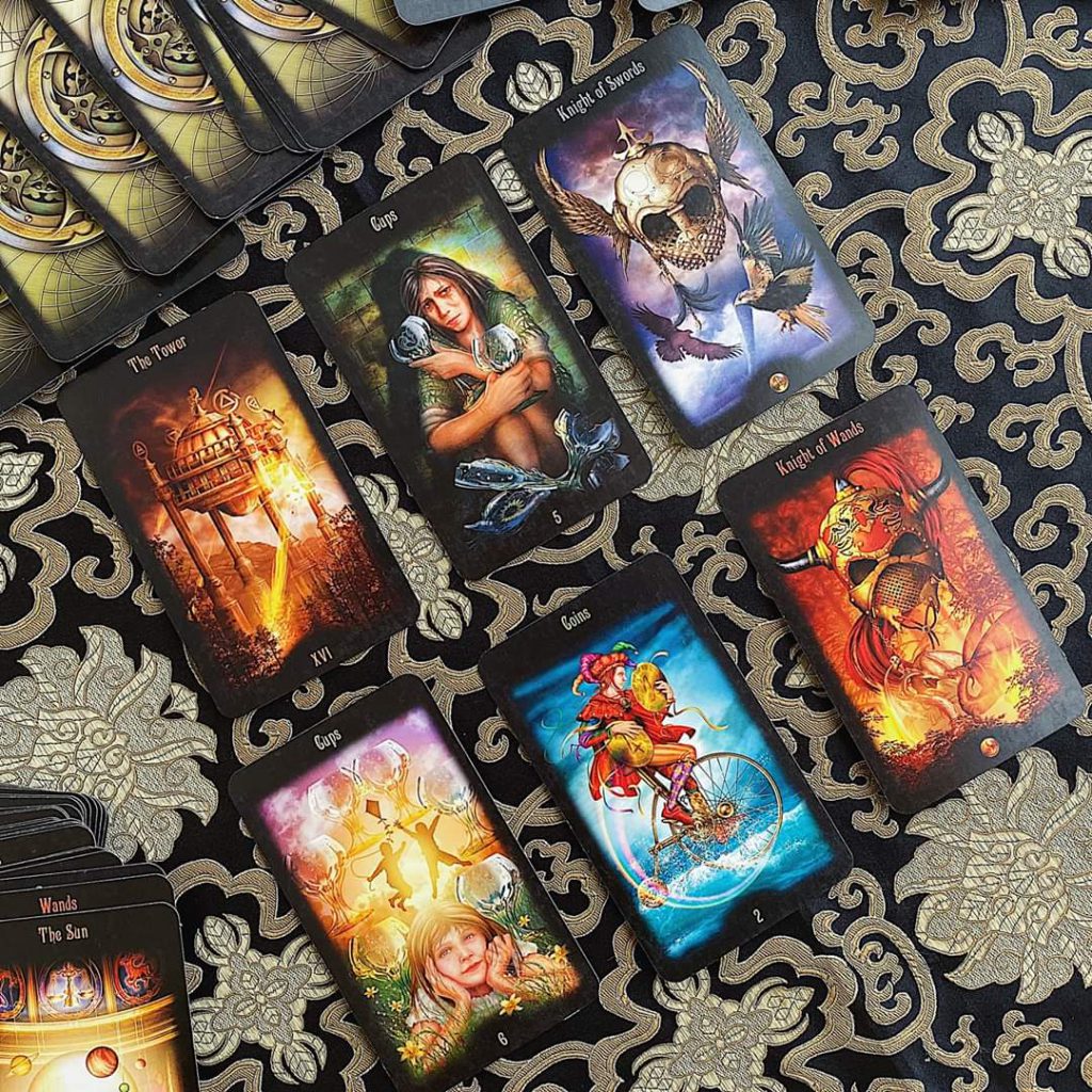 Chọn 1 lá bài tarot để biết 2 bạn có phải là cặp đôi trời sinh hay không