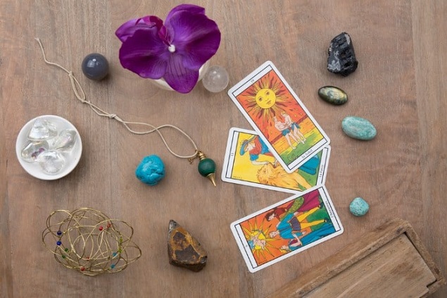 Chọn một lá bài Tarot để nghe thông điệp bí ẩn mà vũ trụ muốn gửi đến bạn