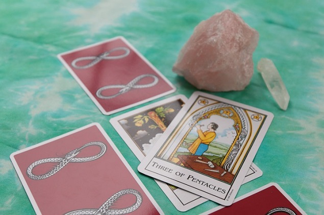 Chọn một lá bài Tarot để biết danh tính người bạn tâm giao và mức độ thấu hiểu của họ dành cho bạn