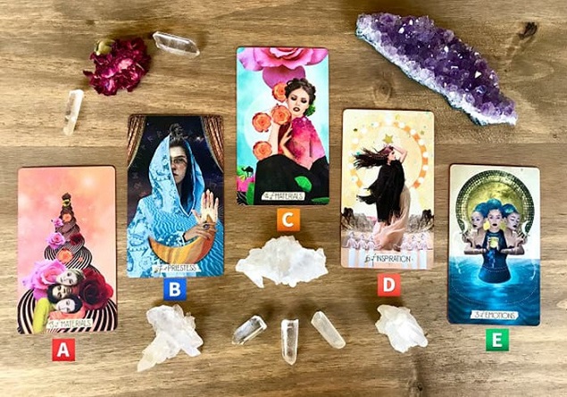 Chọn một lá bài Tarot để tìm hiểu những người không thích bạn nghĩ gì về bạn