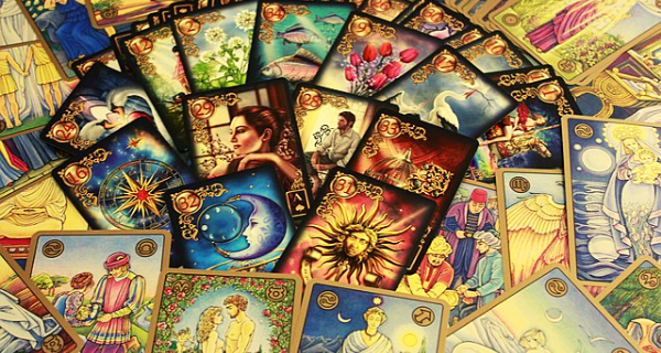 Chọn một lá bài Tarot để biết bạn bè đánh giá bạn là người thế nào