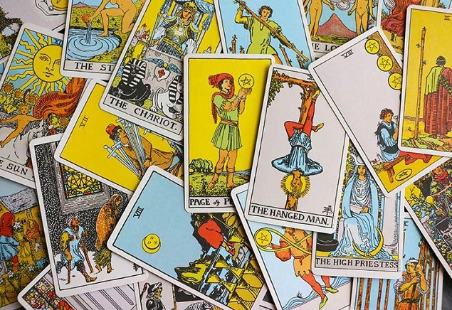 Chọn một lá bài Tarot để tìm hiểu xem tình yêu có thể thay đổi bạn không