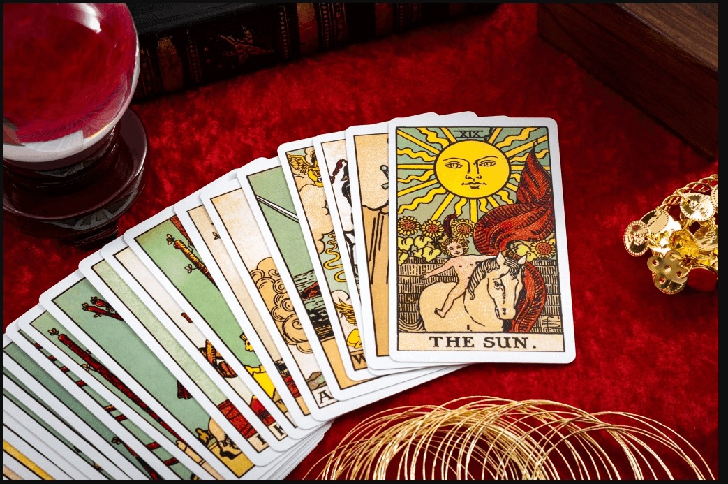 Chọn 1 lá bài tarot để biết đâu là điểm yếu bạn cần khắc phục nhé!