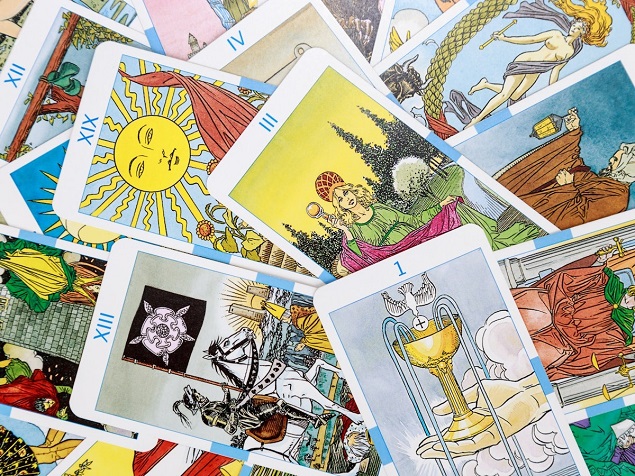 Chọn một lá bài Tarot để biết bạn có điểm gì vượt trội so với những cô gái khác