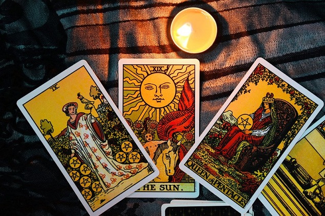 Chọn một lá bài Tarot và tìm hiểu mọi người đánh giá thế nào về chỉ số EQ của bạn